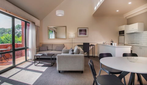 Majestic Old Lion Apartments - Accommodation NSW 6