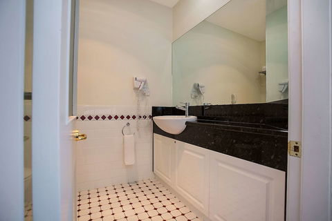 Quality Hotel Bentinck - Accommodation NSW 6