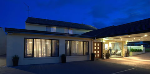 Country Plaza Queanbeyan - Accommodation NSW 0