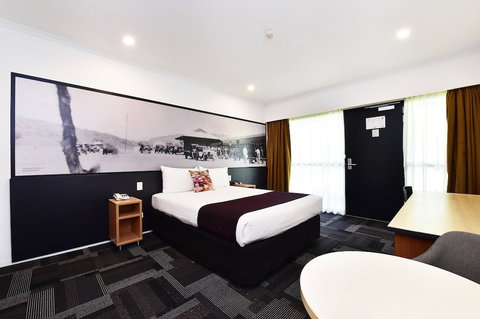 Mercure Alice Springs Resort - Accommodation NSW 4