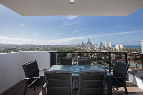 Synergy Broadbeach - Accommodation NSW 4