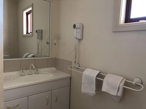 Outback Quarters - Accommodation NSW 6