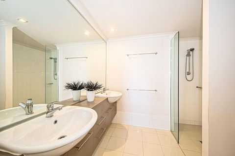 On The Bay Apartments - Accommodation NSW 2