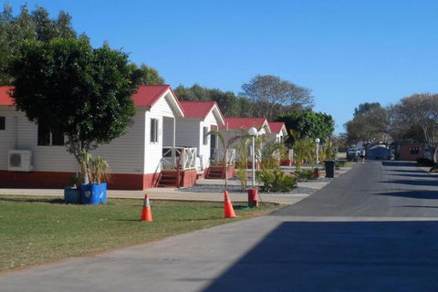 Outback Oasis Caravan Park - Accommodation NSW 2