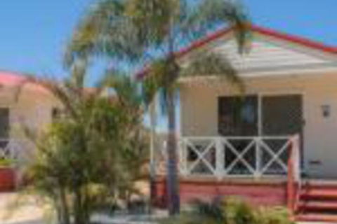 Outback Oasis Caravan Park - Accommodation NSW 0