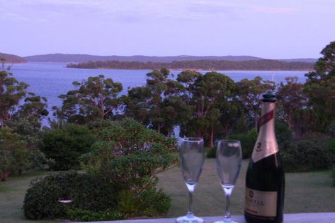 A Lakehouse Escape - Accommodation NSW 7