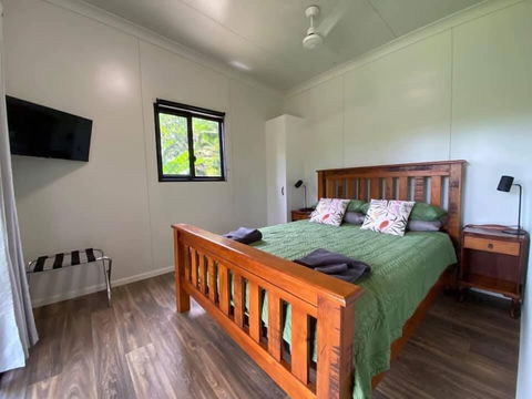Mena Creek Flower House - Accommodation NSW 3