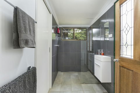 Mena Creek Flower House - Accommodation NSW 6
