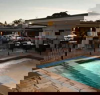 New Crossing Place Motel  Apartments - Accommodation NSW