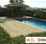 La Mer Home with a Pool - Accommodation NSW