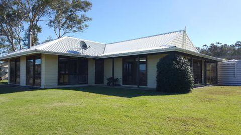 Molly Morgan Vineyard - Accommodation NSW 2