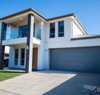 The Races Swanport - Accommodation NSW