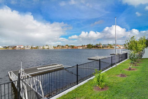 Mermaid Island Beach House - Accommodation NSW 4