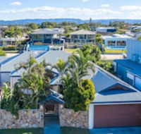 Maureen Waterfront Beach House - Accommodation NSW