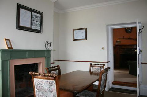 Gaol House Cottages - Accommodation NSW 5