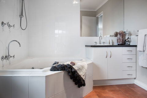 Accolade - Accommodation NSW 3