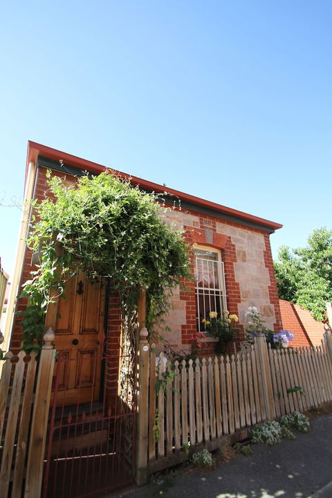 Adelaide Heritage Cottages & Apartments - Accommodation NSW 1