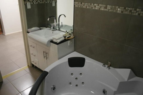 34 On Emily - Accommodation NSW 6