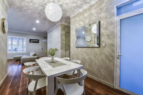 Aloha Luxury Central Apartments - Accommodation NSW 6