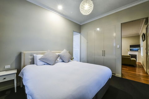 Aloha Luxury Central Apartments - Accommodation NSW 4