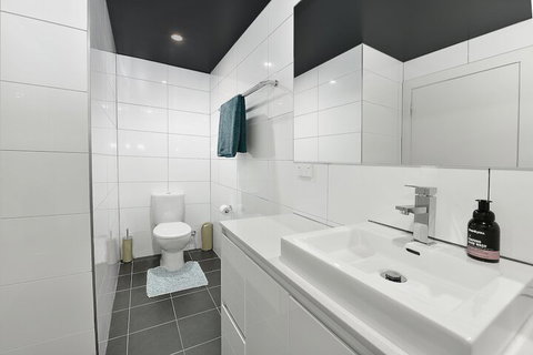 Close To Airport City & Shops - Accommodation NSW 2