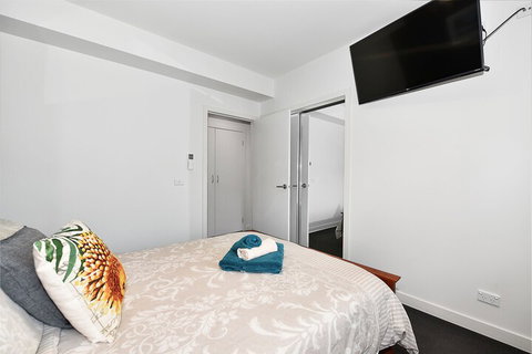 Close To Airport City & Shops - Accommodation NSW 4