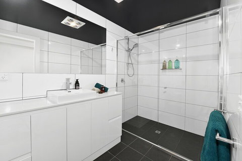 Close To Airport City & Shops - Accommodation NSW 5