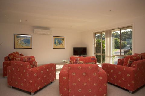 'Carnook House' Tura Beach - Accommodation NSW 4