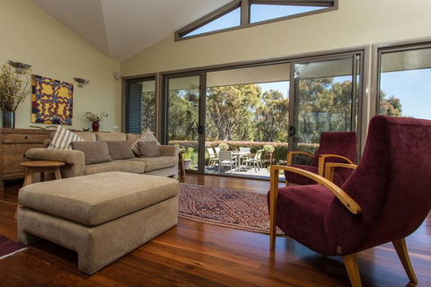 Tura Beachhouse In Dolphin Cove - Accommodation NSW 7