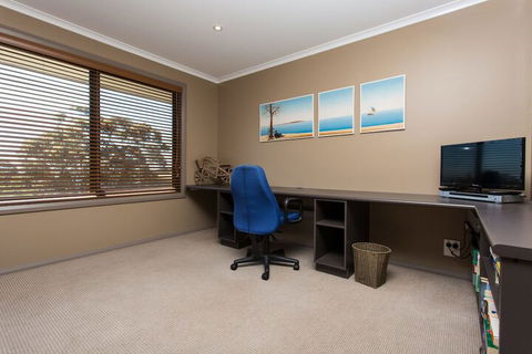 Tura Beachhouse In Dolphin Cove - Accommodation NSW 2