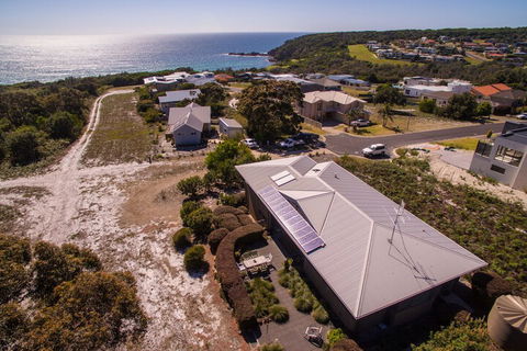Tura Beachhouse In Dolphin Cove - Accommodation NSW 1