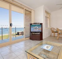 2 Bedroom Apartment Little Hut Unit 3 20 Kurrawa Close - Accommodation NSW