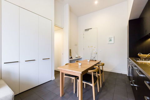 GEORGE, 1BDR North Melbourne Apartment - Accommodation NSW 2