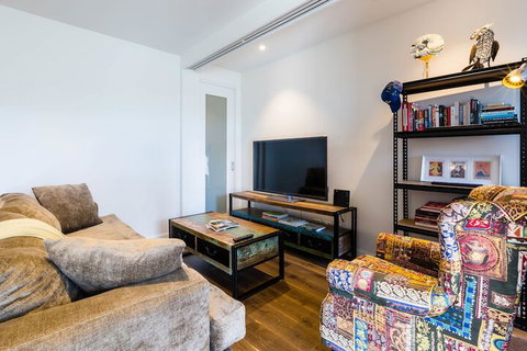 MAXINE, 1BDR Collingwood Apartment - Accommodation NSW 2