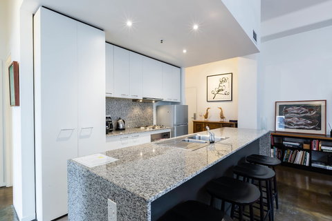 CYNTHIA, 2BDR Melbourne Apartment - Accommodation NSW 2