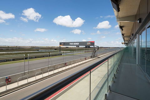 Rydges Pit Lane Hotel - Accommodation NSW 2