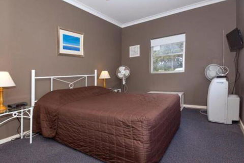 Quarterdeck Unit 5 12 Magnus Street - Accommodation NSW 2
