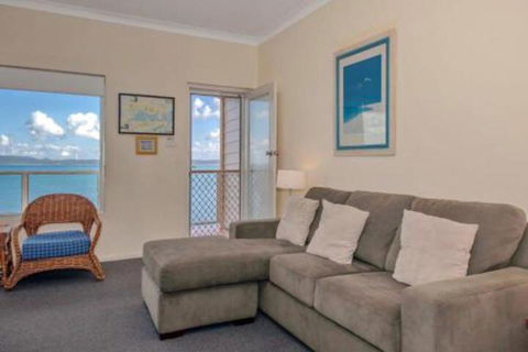 Quarterdeck Unit 5 12 Magnus Street - Accommodation NSW 3