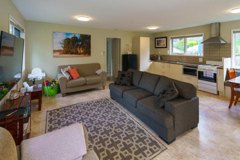 Adventure Bay Holiday Home - Accommodation NSW 2
