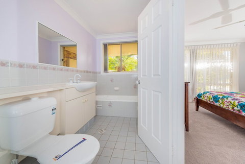 Pebble Pde 1 / 14 Fingal Bay - Accommodation NSW 2