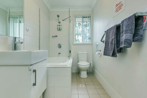 An Ideal Wine Country Getaway Villa - Accommodation NSW 3