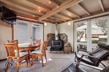 Kirwin - Accommodation NSW 3