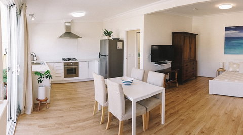 Sun Studio At Quinns Beach - Accommodation NSW 3