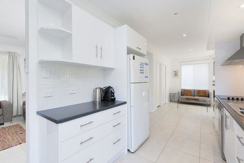 Ronald Avenue 101 Sea Behind The Trees - Accommodation NSW 6