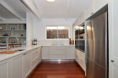 Hedges Avenue Beach House - Accommodation NSW 7