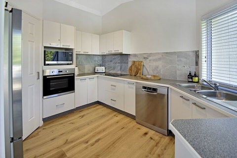 Advance Place - Accommodation NSW 2