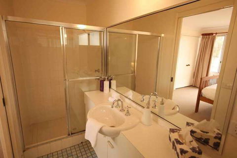 Verona Vineyard Cottage - Accommodation NSW 5