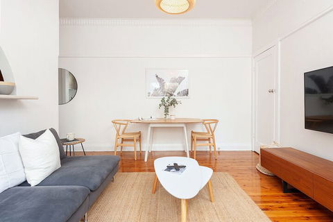 Bright Beachside Curlewis Apartment - Accommodation NSW 1