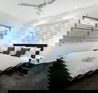 Sunrise Executive 5 Bedroom Home - Accommodation NSW