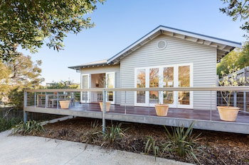 BOUTIQUE STAYS - Queen Adelaide - Accommodation NSW 0